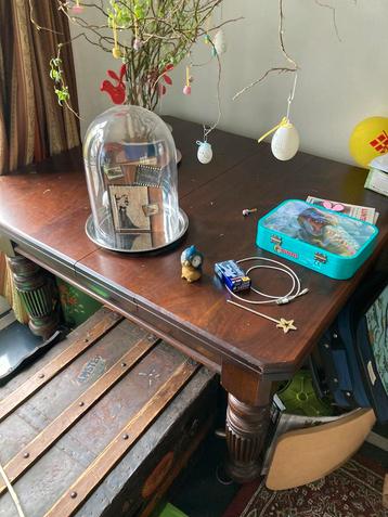 Prachtige antieke eettafel uitschuifbaar en met wielen beschikbaar voor biedingen