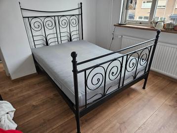 Bed Ikea Noresund inclusief lattenbodems en matras