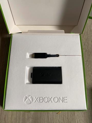 Xbox accu pack met kabel beschikbaar voor biedingen