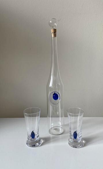 Likeurfles/karaf en twee glazen. beschikbaar voor biedingen