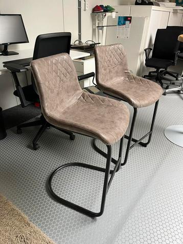 2 barkrukken , mooie kwaliteit, met voetstang beschikbaar voor biedingen