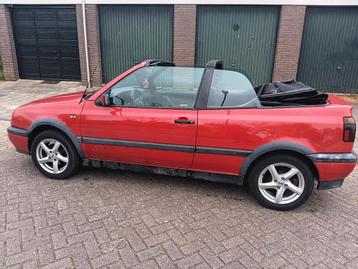 Golf 3 cabrio opknapper.  beschikbaar voor biedingen