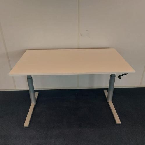 Gispen TM bureau met slinger en kabelgoot 140x80 cm, 88st, Huis en Inrichting, Bureaus, Gebruikt, Bureau, In hoogte verstelbaar