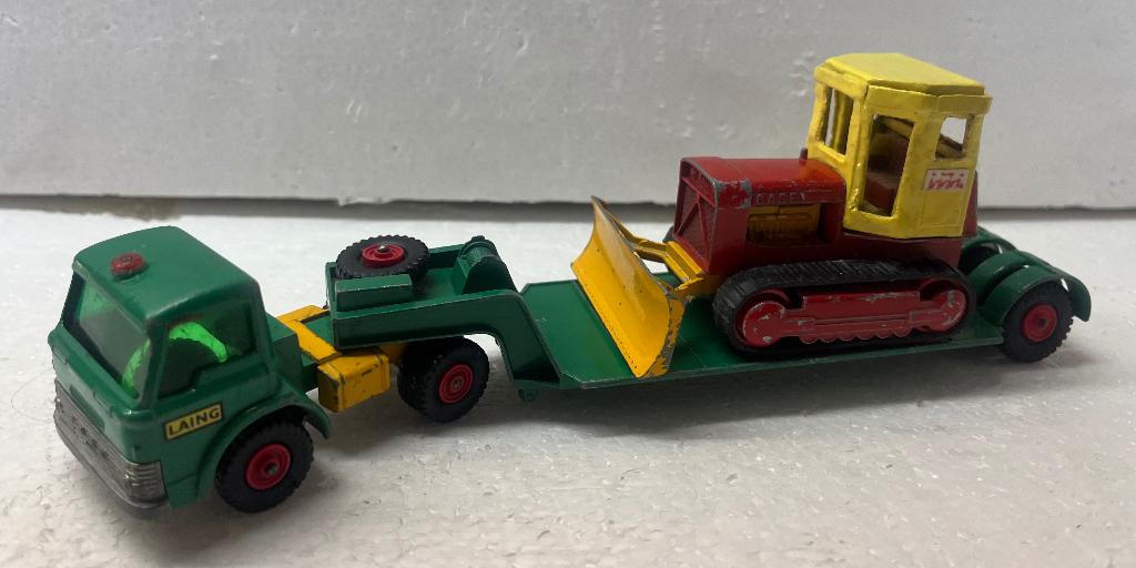 1:54 Matchbox King Size Ford Low Trader met Bulldozer K-17, Ophalen of Verzenden, Gebruikt, Bus of Vrachtwagen, Matchbox