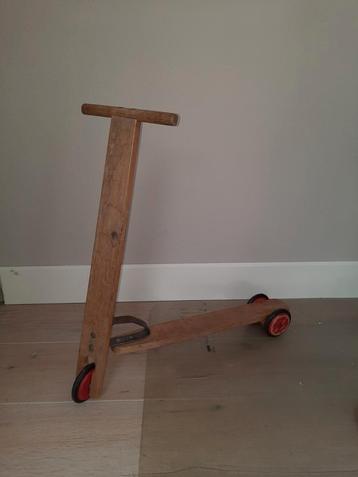 Vintage houten kinderstoel in goede staat  beschikbaar voor biedingen