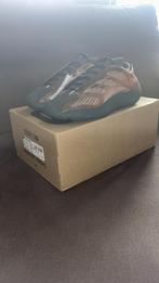 Yeezy 700, Kleding | Heren, Schoenen, Overige kleuren, Ophalen of Verzenden, Zo goed als nieuw, Adidas Yeezy
