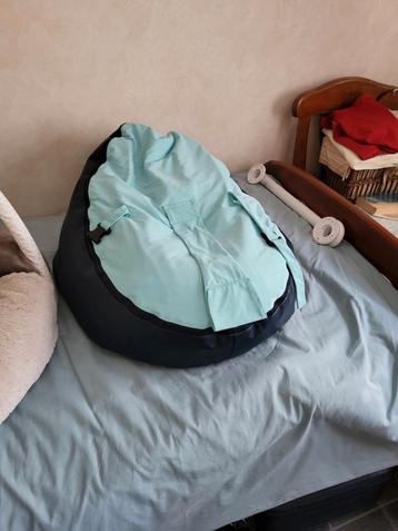 Nette zitzak voor baby's beschikbaar voor biedingen