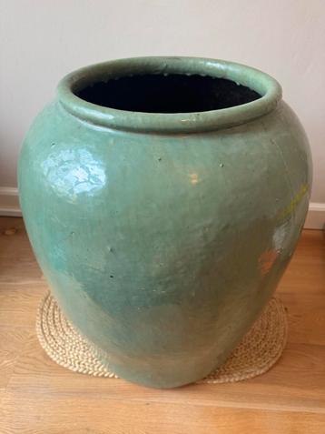 Vintage aarde werk pot beschikbaar voor biedingen