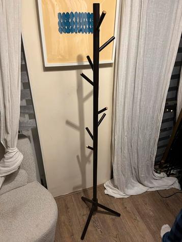 Slanke donkerbruine kapstok - 1.80m beschikbaar voor biedingen