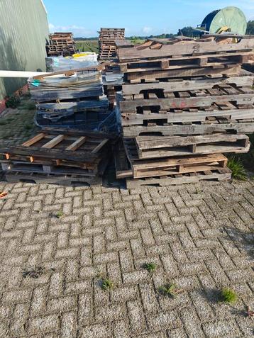 Hele stapel pallets gratis afhalen  beschikbaar voor biedingen