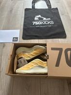 Adidas Yeezy 700 V3 Mono Safflower HP5425 Maat EU36 - US4, Nieuw, Sneakers of Gympen, A, A