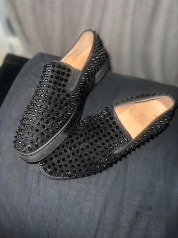 Louboutin instappers heren beschikbaar voor biedingen