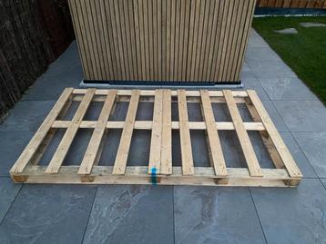 Grote pallet beschikbaar voor biedingen