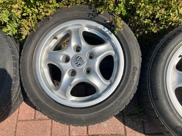 Porsche Wielen 16 inch met Winterbanden Continental  beschikbaar voor biedingen