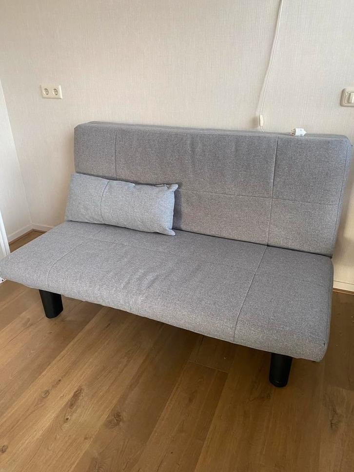 Grijze Slaapbank - Zo goed als nieuw - chicago - nieuw €649, Huis en Inrichting, Slaapkamer | Slaapbanken, Zo goed als nieuw, 140 cm