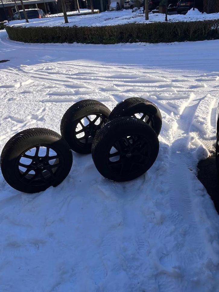 Winterbanden Toyota C-HR, Auto-onderdelen, Banden en Velgen, Banden en Velgen, Winterbanden, 17 inch, 215 mm, Personenwagen, Gebruikt