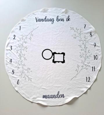 Mijlpaal kleed Leaves beschikbaar voor biedingen