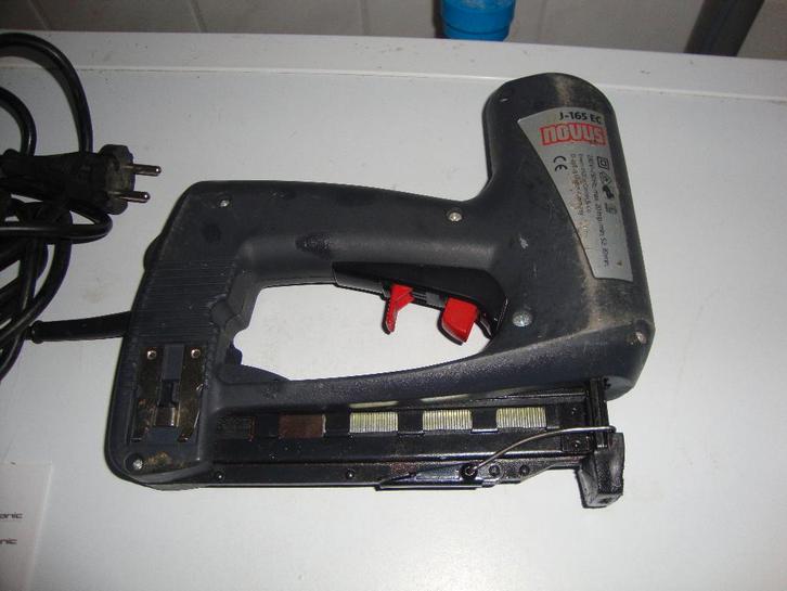 Tacker voor smalle nietjes 6 m/m en spijkers, Doe-het-zelf en Verbouw, Gereedschap | Handgereedschap, Gebruikt, Ophalen of Verzenden