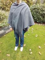 Grijze warme cape, Kleding | Dames, Ophalen of Verzenden, Zo goed als nieuw, Grijs