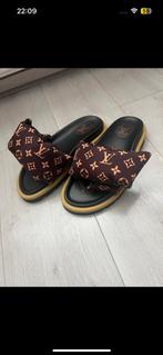 Lv slippers, Ophalen of Verzenden, Zo goed als nieuw, Jongen of Meisje, Overige typen