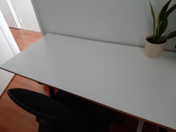 Witte bureau 