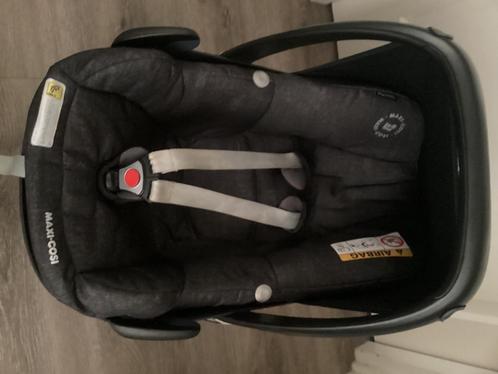 Te koop:Mooie Maxi Cosi Pebble+ en FamilyFix one size base, Kinderen en Baby's, Autostoeltjes, Zo goed als nieuw, Maxi-Cosi, 0 t/m 13 kg