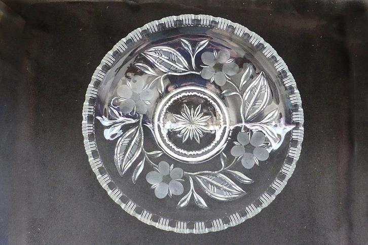 NIEUWE prachtige mooi bewerkte (fruit) schaal !!!, Huis en Inrichting, Woonaccessoires | Schalen en Manden, Nieuw, Schaal, Rond