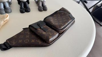 Louis Vuitton Christopher Bumbag beschikbaar voor biedingen