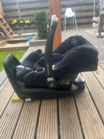 Maxi Cosi Rock + 2wayfix base beschikbaar voor biedingen
