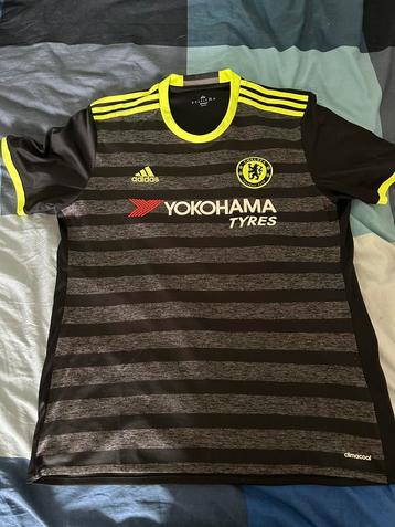 Chelsea shirt maat XL beschikbaar voor biedingen