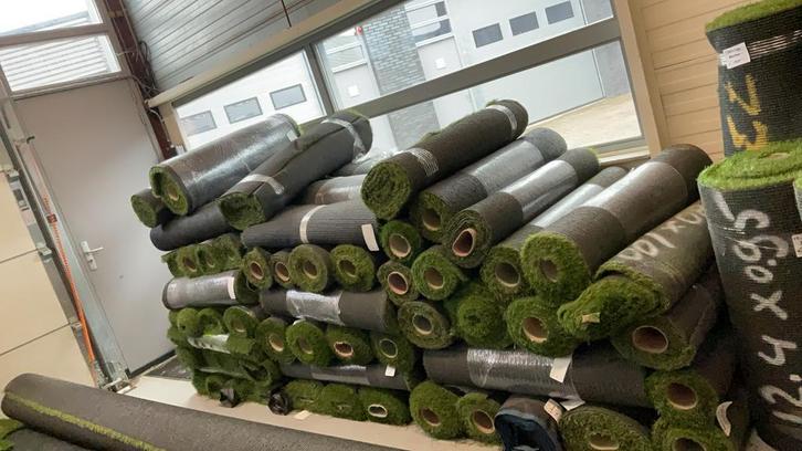 Lopertjes kunstgras 1m breed.   €10/m1, Tuin en Terras, Gras en Kunstgras, Zo goed als nieuw, 20 m² of meer, Ophalen