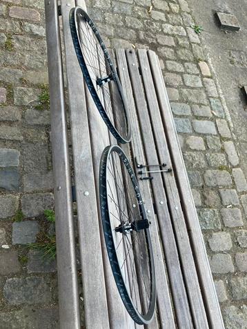 Wielset racefiets naaf DT-Swiss 350 + velg H plus Son beschikbaar voor biedingen