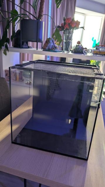 Nette Waterbox Cube 10 beschikbaar voor biedingen