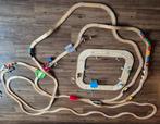 Uitgebreide houten treinbaan met veel accessoires, Kinderen en Baby's, Speelgoed | Houten speelgoed, Ophalen, Zo goed als nieuw