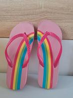 Teenslippers maat 33 roze met regenboog, Meisje, Overige typen, Ophalen of Verzenden, Zo goed als nieuw