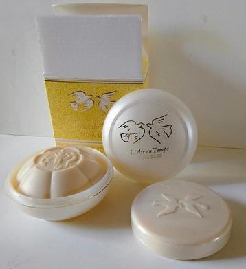 Vintage Nina Ricci L'air du Temps geparfumeerde zeep,2 stuks beschikbaar voor biedingen