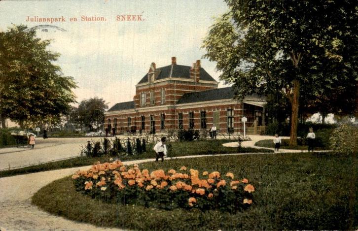 Sneek - Julianapark en Station, Verzamelen, Ansichtkaarten | Nederland, Gelopen, Friesland, Voor 1920, Ophalen of Verzenden