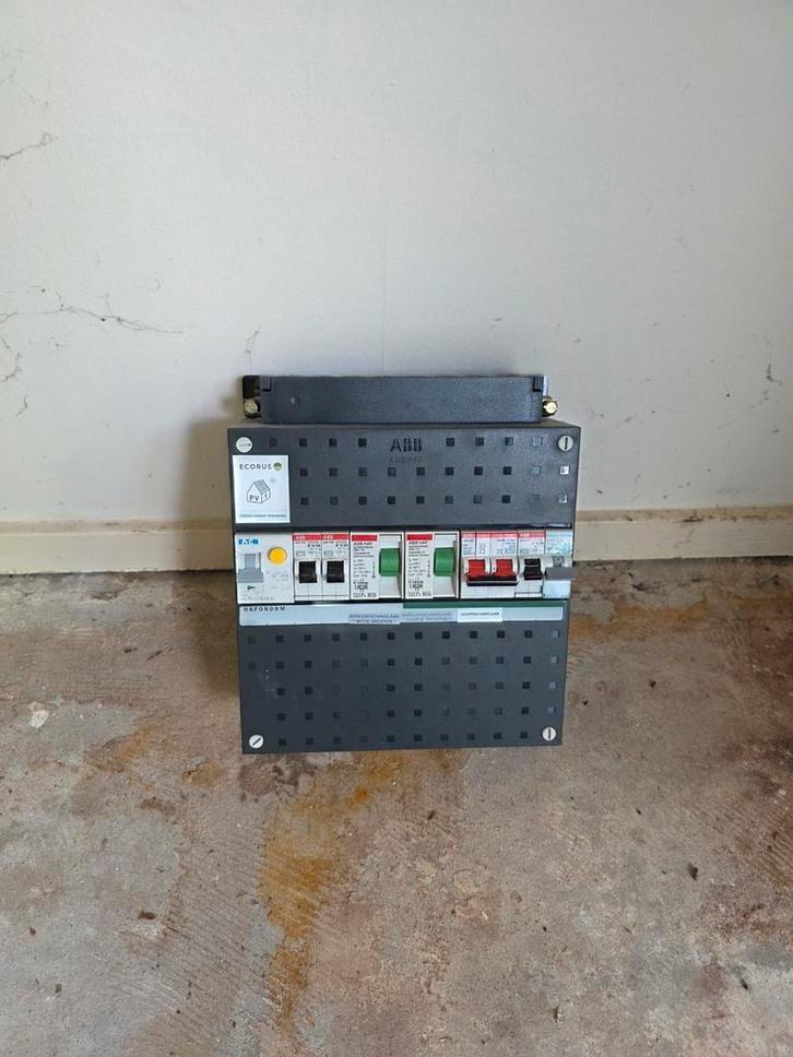 ABB GROEPENKAST met aardlekautomaat, Hobby en Vrije tijd, Elektronica-componenten, Gebruikt, Ophalen of Verzenden