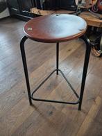 Nette Kruk - 70cm hoog, 32cm zitvlak, Ophalen