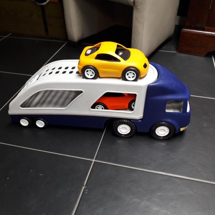 vrachtwagen met oplegger en 2 race-autos Little Tikes, Kinderen en Baby's, Speelgoed | Buiten | Voertuigen en Loopfietsen, Zo goed als nieuw