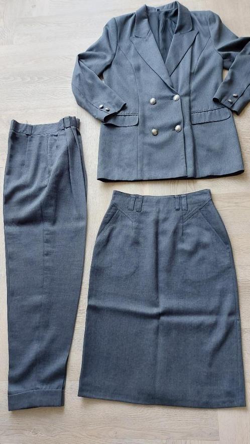 In zeer nette staat : 3 delig mantelpak van Amici., Kleding | Dames, Jasjes, Kostuums en Pakken, Zo goed als nieuw, Maat 38/40 (M)