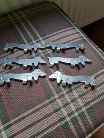 Art deco messenleggers teckel  beschikbaar voor biedingen