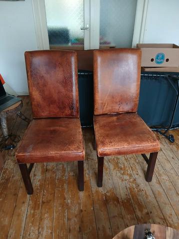 2 bruin lederen stoelen. beschikbaar voor biedingen