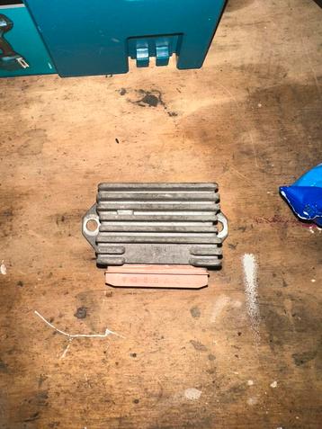 Spanningsregelaar piaggio 2 takt 125/180 beschikbaar voor biedingen