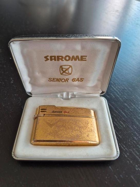 Oude Sarome senior gas aansteker, Verzamelen, Rookartikelen, Aanstekers en Luciferdoosjes, Gebruikt, Aansteker, Ophalen of Verzenden
