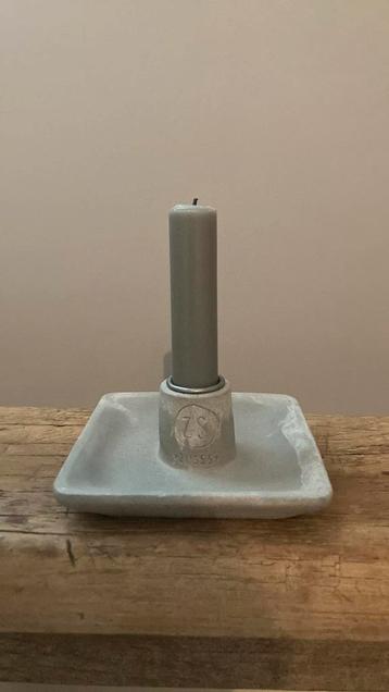 Zusss kandelaar beschikbaar voor biedingen