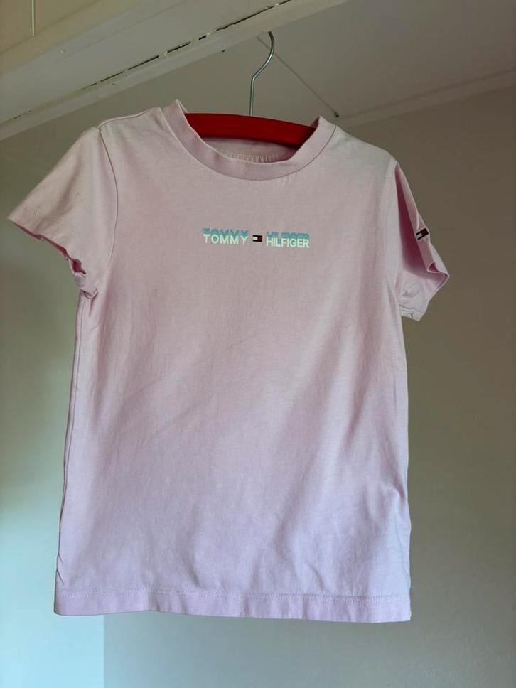 Roze Tommy hilfiger shirt maat 110 €2,00 koopje!!, Kinderen en Baby's, Kinderkleding | Maat 110, Zo goed als nieuw, Meisje, Shirt of Longsleeve