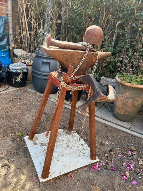 Aambeeld - met onderstel en losse onderdelen, Antiek en Kunst, Antiek | Gereedschap en Instrumenten, Ophalen