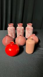 Diverse vaasjes rood, roze, blush, Huis en Inrichting, Woonaccessoires | Vazen, Overige kleuren, Ophalen of Verzenden, Minder dan 50 cm