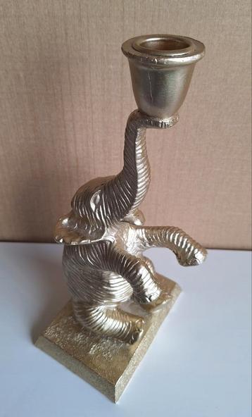 Kandelaar olifant  beschikbaar voor biedingen